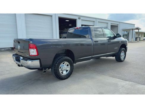 Used 2022 RAM 2500 Tradesman w/ Chrome Appearance Group AWD/4WD image 8