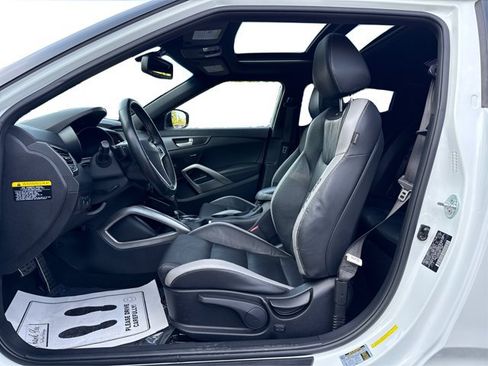 Used 2016 Hyundai Veloster Turbo w/ Option Group 04 FWD image 10