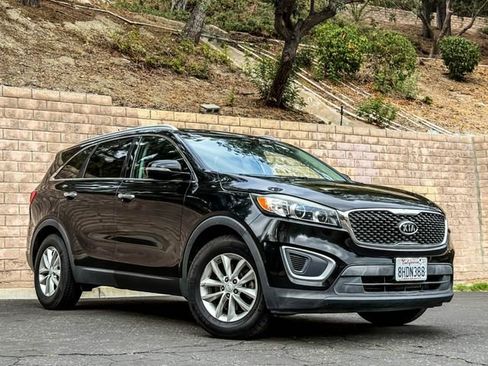 Used 2017 Kia Sorento LX image 13