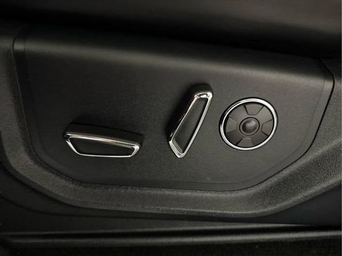 Used 2019 Ford F150 Platinum w/ Equipment Group 701A Luxury AWD/4WD image 12