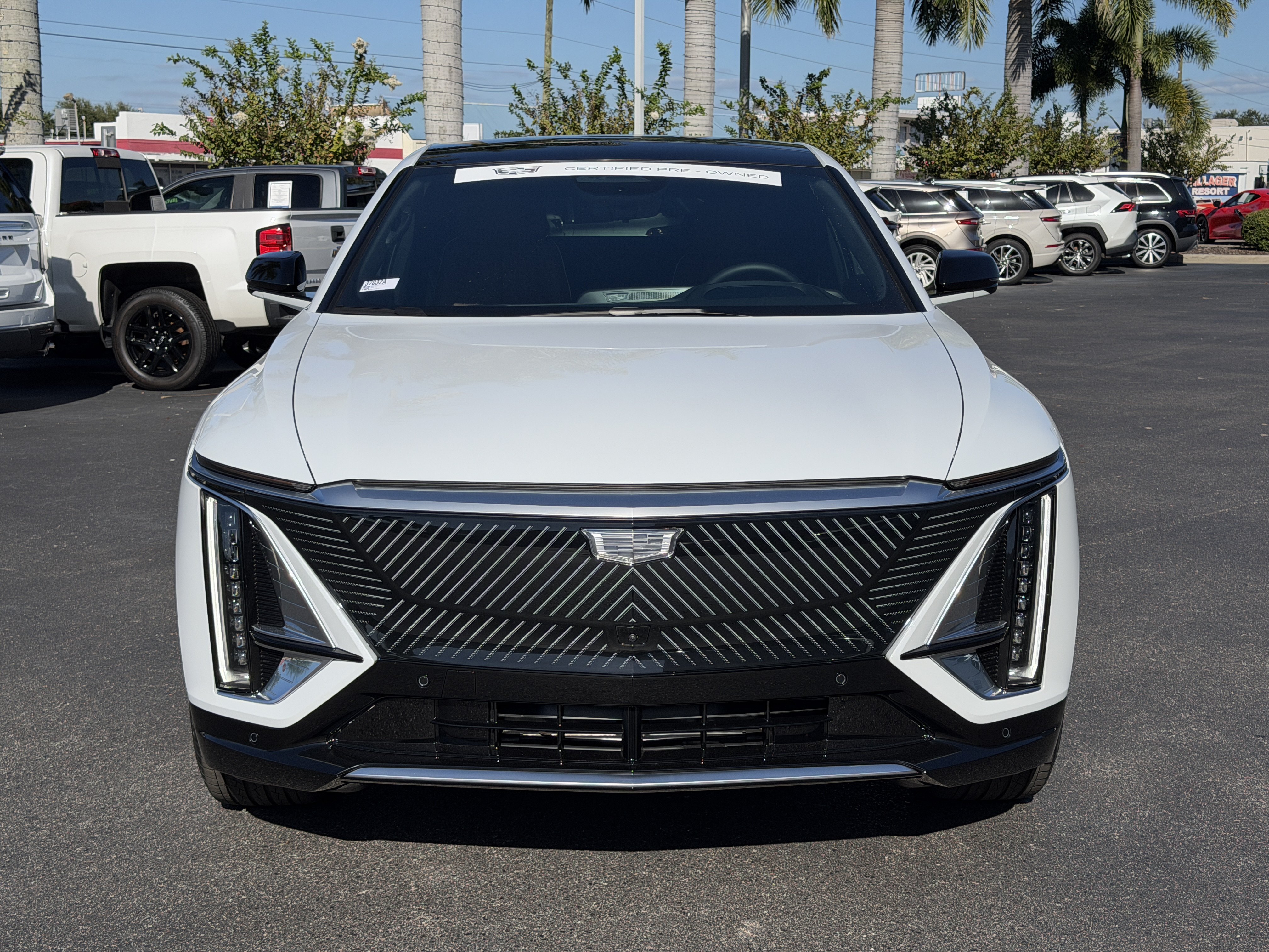 Used 2027 Cadillac Lyriq Signature Luxury RWD image 2