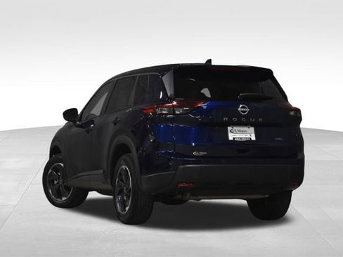 Used 2025 Nissan Rogue SV image 2