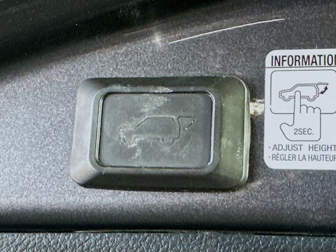 Used 2015 Toyota RAV4 Limited AWD/4WD image 29