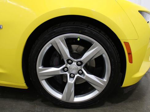 Used 2017 Chevrolet Camaro SS RWD image 5