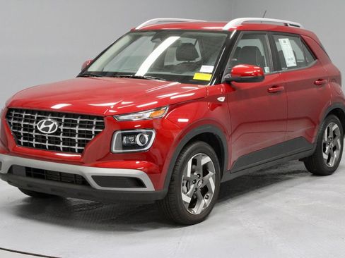 Certified 2025 Hyundai Venue Limited FWD image 8