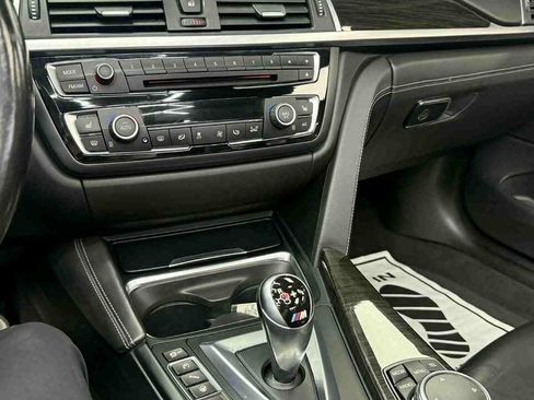 Used 2016 BMW M4 Convertible RWD image 18