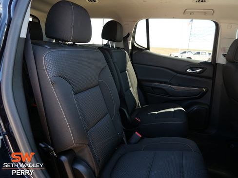 Used 2022 GMC Acadia SLE image 19