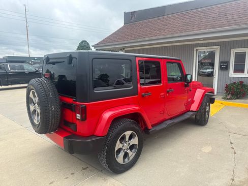 Used 2017 Jeep Wrangler Unlimited Sahara w/ Connectivity Group AWD/4WD image 5