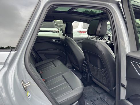 Used 2024 Audi Q4 e-tron Premium w/ Convenience Package AWD/4WD image 39