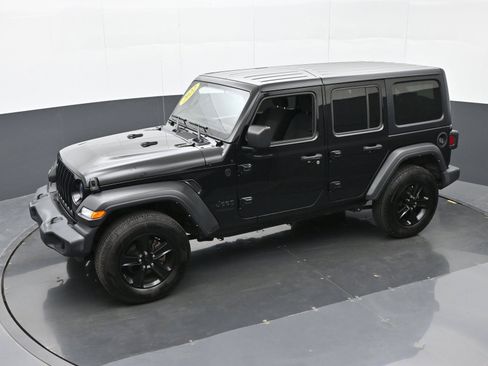 Used 2022 Jeep Wrangler Unlimited Sport AWD/4WD image 32