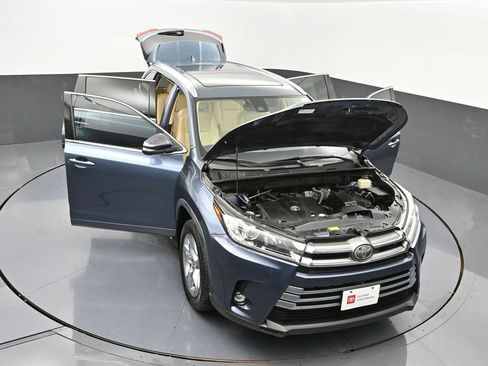 Certified 2019 Toyota Highlander Limited Platinum image 50