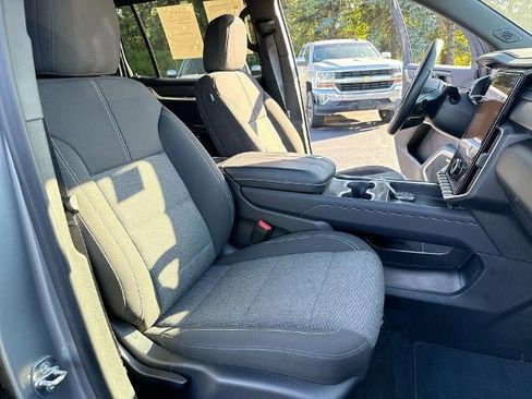 Used 2025 GMC Acadia Elevation image 28