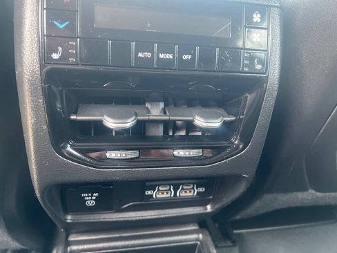Used 2023 Jeep Grand Cherokee L Limited AWD/4WD image 18