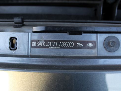 Used 2017 Jaguar F-PACE Premium image 5