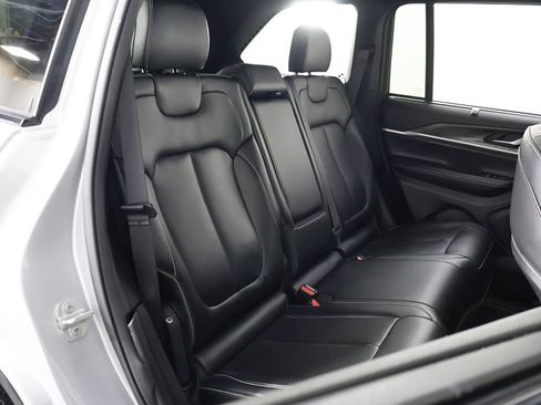 Used 2024 Jeep Grand Cherokee Limited w/ Luxury Tech Group II AWD/4WD image 38