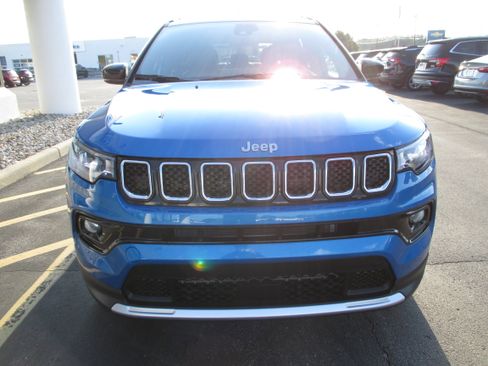 Used 2024 Jeep Compass Limited image 8