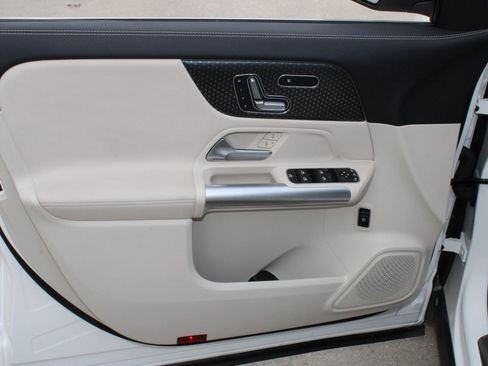 Used 2025 Mercedes-Benz GLA 250 4MATIC image 18