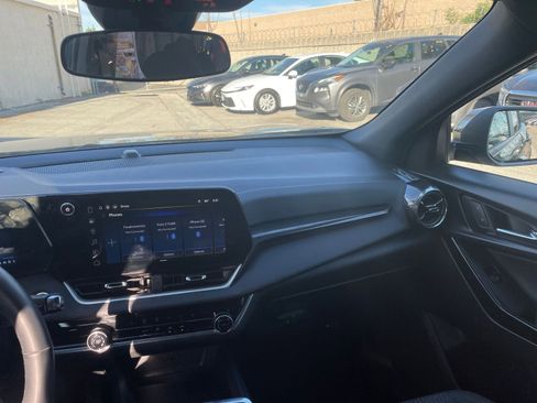 Used 2025 Chevrolet Equinox LT image 34