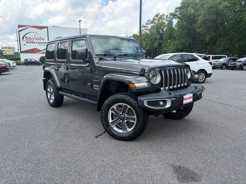 Used 2019 Jeep Wrangler Unlimited Sahara w/ Cold Weather Group AWD/4WD image 2