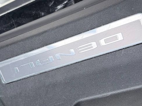 Used 2025 GMC Yukon Denali RWD image 25
