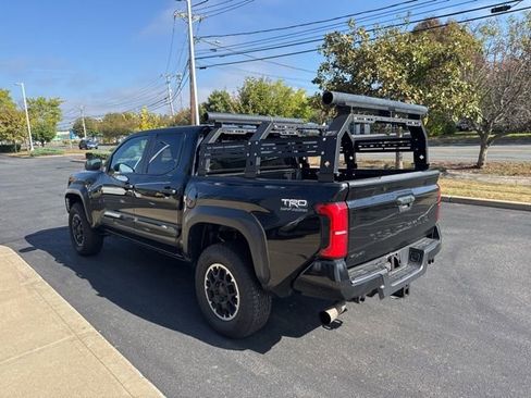 Used 2024 Toyota Tacoma TRD Off-Road image 5