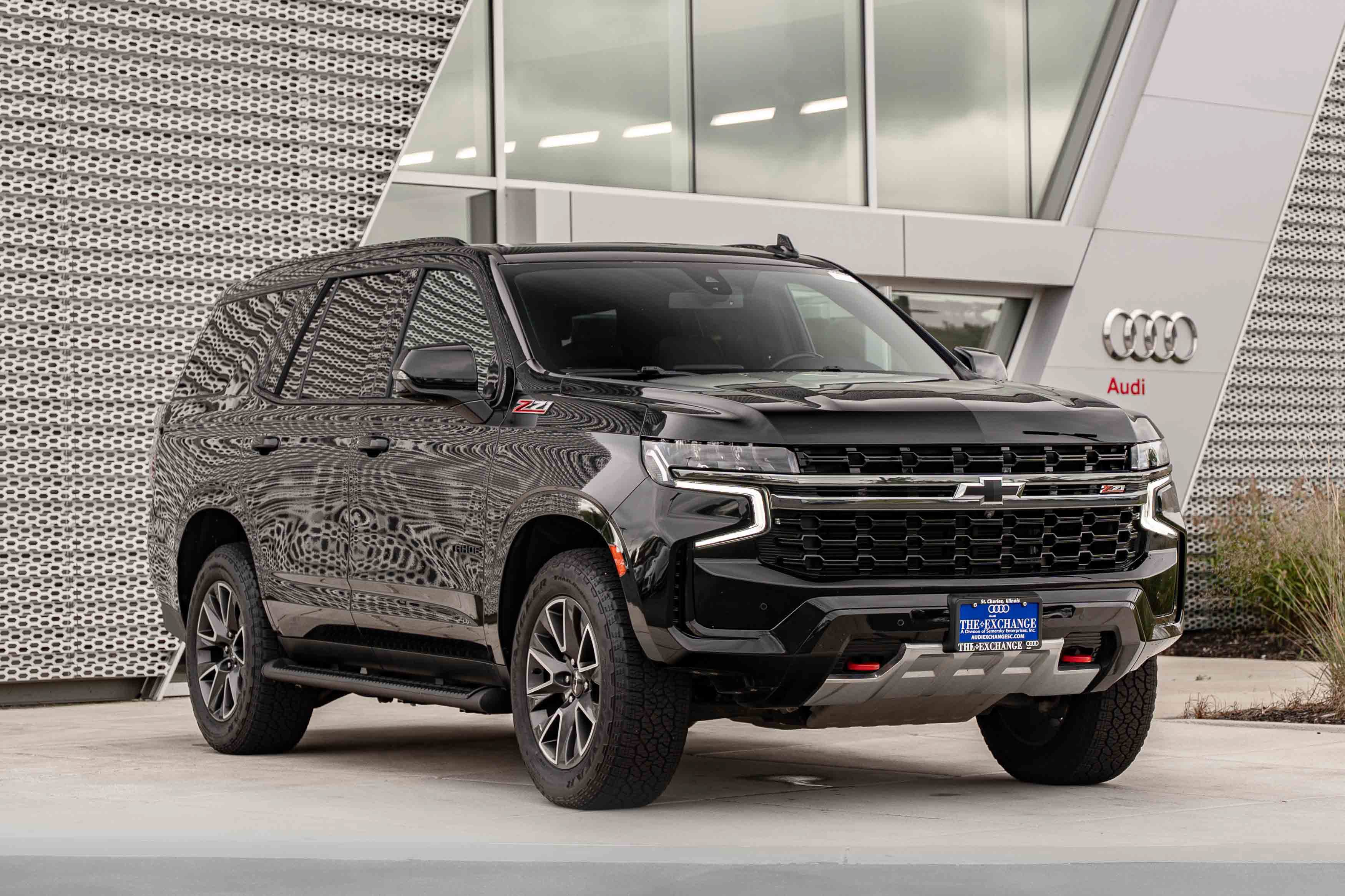 Used 2022 Chevrolet Tahoe Z71 w/ Luxury Package AWD/4WD image 1