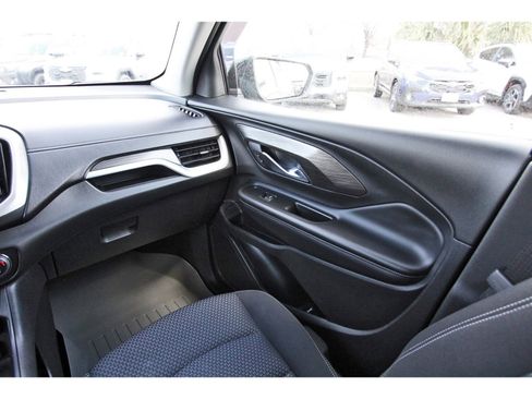 Used 2022 GMC Terrain SLE w/ Driver Convenience Package image 10