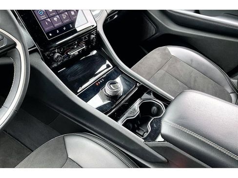 Used 2023 Jeep Grand Cherokee L Laredo AWD/4WD image 17