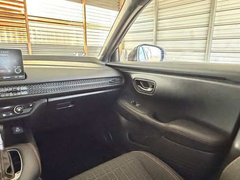 Used 2025 Honda HR-V Sport image 32