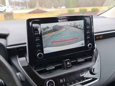 Used 2020 Toyota Corolla LE image 21