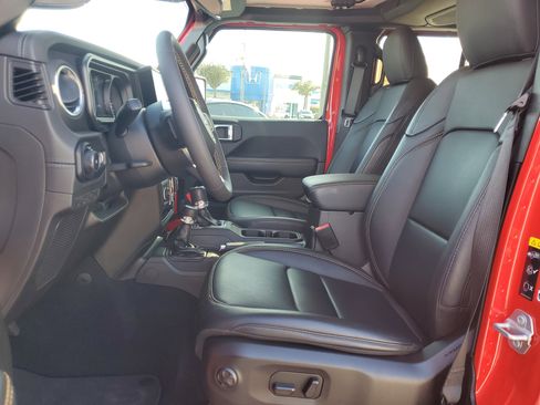 Used 2024 Jeep Wrangler Sahara image 13