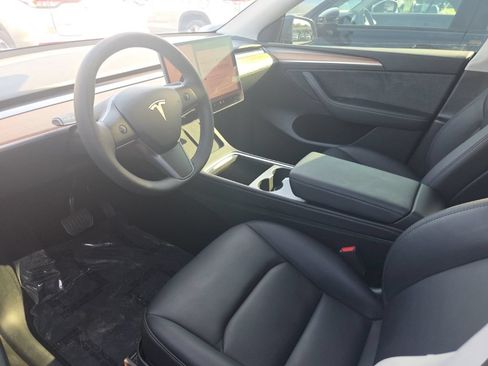 Used 2023 Tesla Model Y Long Range AWD/4WD image 3