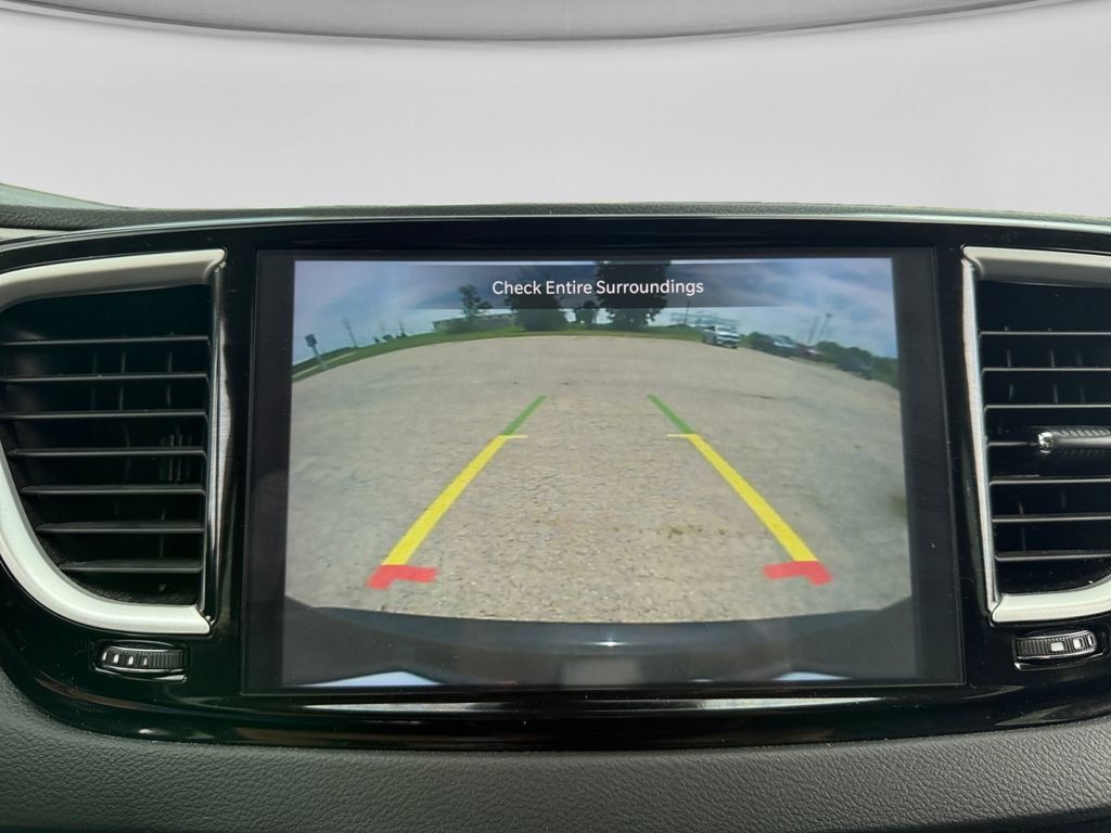 Used 2024 Chrysler Pacifica Touring-L FWD image 26