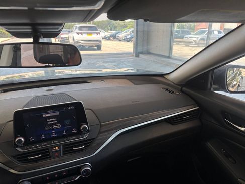 Used 2025 Nissan Altima 2.5 SV FWD image 36
