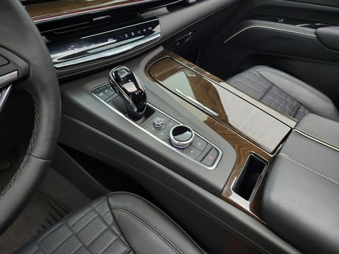 Used 2023 Cadillac Escalade ESV Sport Platinum w/ LPO, ONYX Package image 11