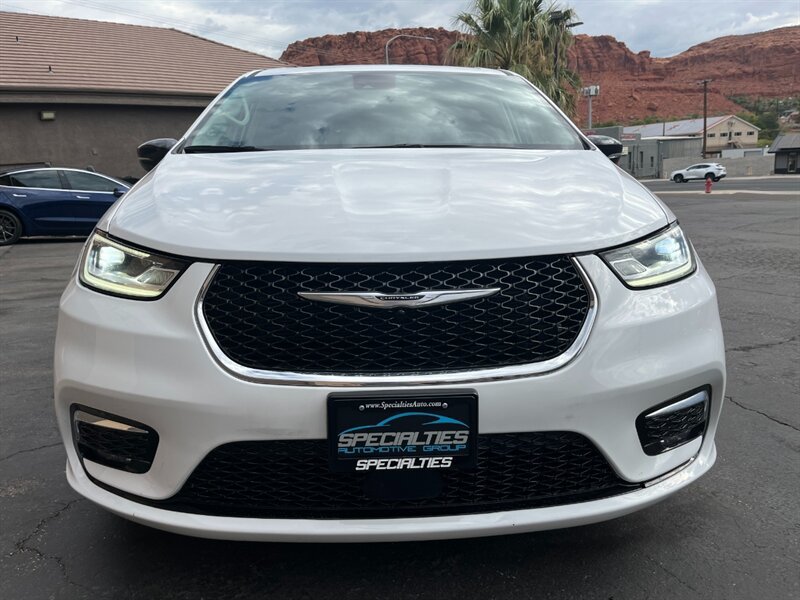 Used 2024 Chrysler Pacifica Touring-L FWD image 25