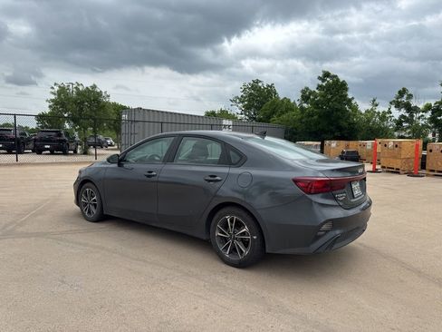 Used 2022 Kia Forte LXS image 3