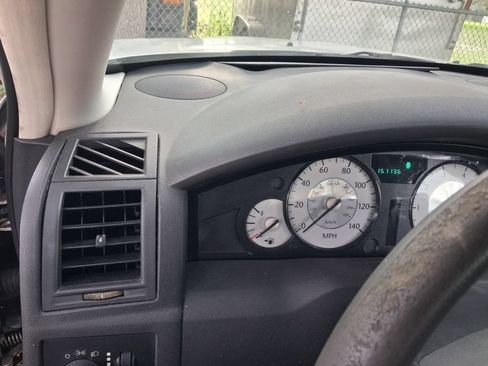 Used 2010 Chrysler 300 Touring RWD image 6