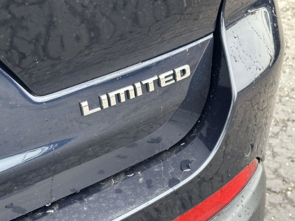 Used 2023 Jeep Grand Cherokee L Limited AWD/4WD image 9