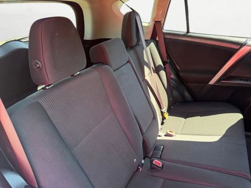 Used 2018 Toyota RAV4 LE image 29