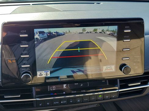 Used 2022 Toyota Sienna Limited FWD image 24