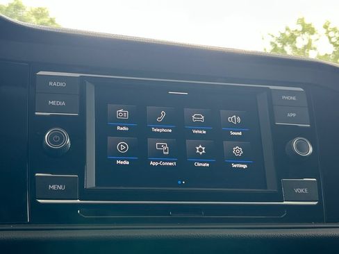 Certified 2021 Volkswagen Jetta SE w/ SE Cold Weather Package FWD image 23