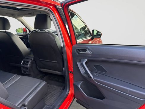 Used 2019 Volkswagen Tiguan SE w/ Panoramic Sunroof Package AWD/4WD image 18