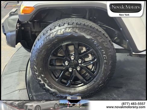 Used 2022 Jeep Gladiator Sport AWD/4WD image 5