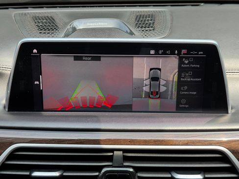 Used 2020 BMW 750i xDrive w/ Autobahn Package AWD/4WD image 30