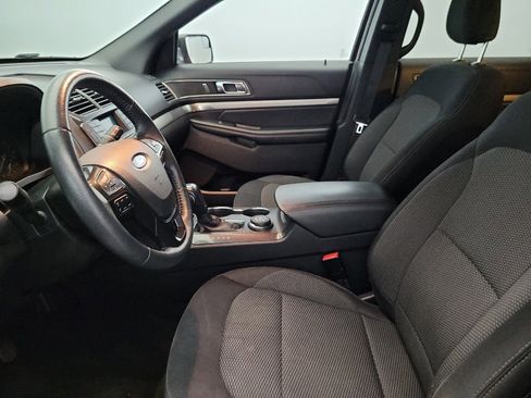Used 2018 Ford Explorer XLT image 17