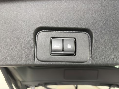 Certified 2023 Nissan Rogue Platinum w/ Platinum Premium Package AWD/4WD image 15