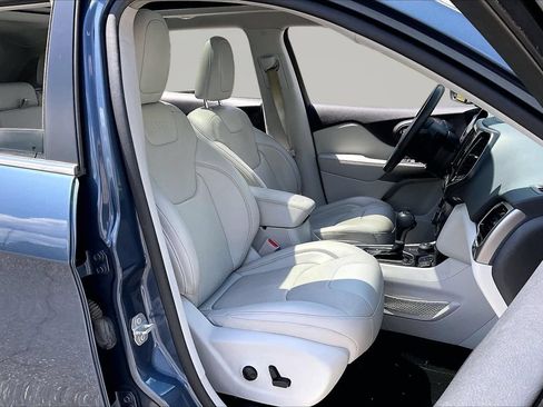 Certified 2022 Jeep Cherokee Limited w/ Elite Package AWD/4WD image 24