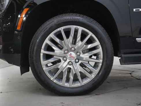 Used 2025 GMC Yukon XL Denali w/ Sun & Power Step Package AWD/4WD image 32