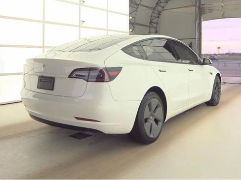 Used 2023 Tesla Model 3 Standard Range image 3